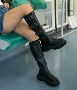 Sale Bosanova Botas altas negras con plataforma y hebillas