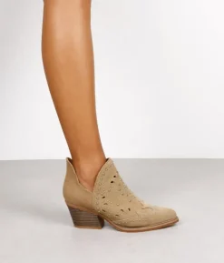 Outlet Bosanova Botines cowboy en piel con tachuelas