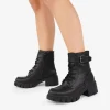 Discount Bosanova Botines militares negros con hebill y suela track