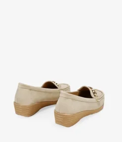 Discount Bosanova Mocasines de cuña beige con detalle metálico