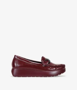 Fashion Bosanova Mocasines de cuña burdeos con detalle metálico