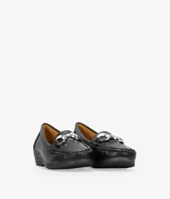 Discount Bosanova Mocasines de cuña negros con detalle metálico