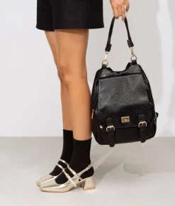 Outlet Bosanova Mochila deportiva negra con solapa y hebillas