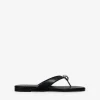 Clearance Bosanova Sandalias de dedo negras planas con metal y tachuelas