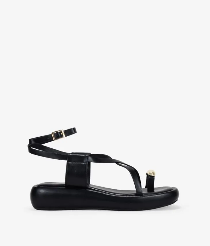 New Bosanova Sandalias de dedo negras con anillo metálico y plataforma