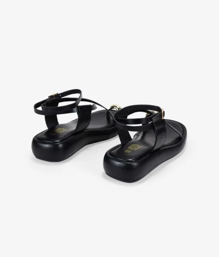New Bosanova Sandalias de dedo negras con anillo metálico y plataforma