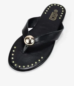 Clearance Bosanova Sandalias de dedo negras planas con metal y tachuelas