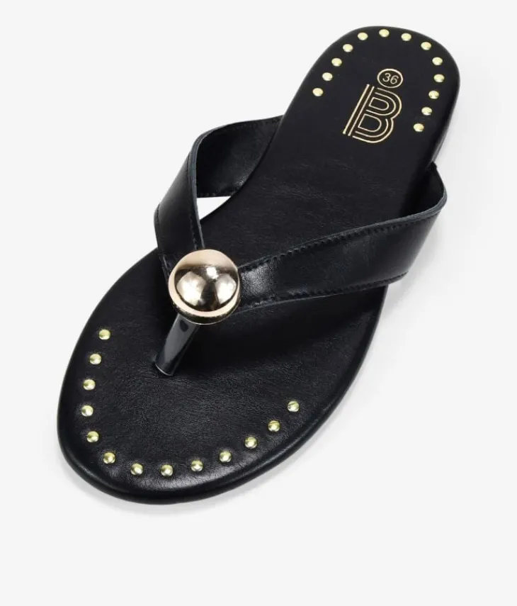 Clearance Bosanova Sandalias de dedo negras planas con metal y tachuelas