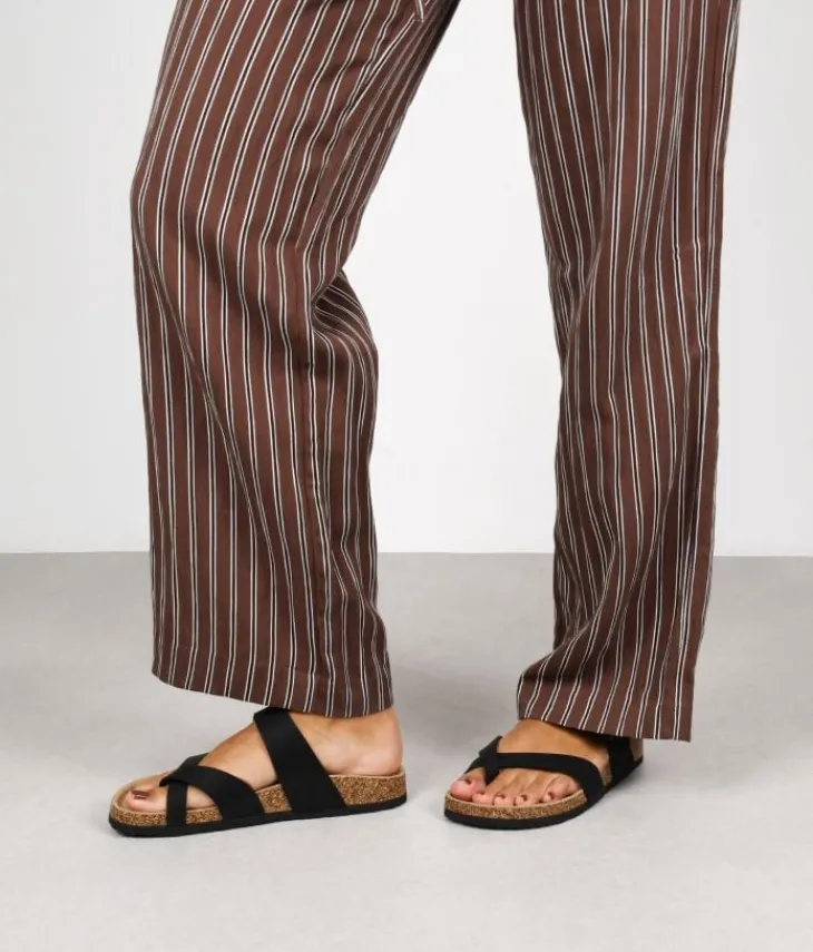 Best Bosanova Sandalias de dedo planas negras con suela de corcho