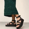 Outlet Bosanova Sandalias de plataforma negras con tachas metálicas