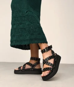 Outlet Bosanova Sandalias de plataforma negras con tachas metálicas