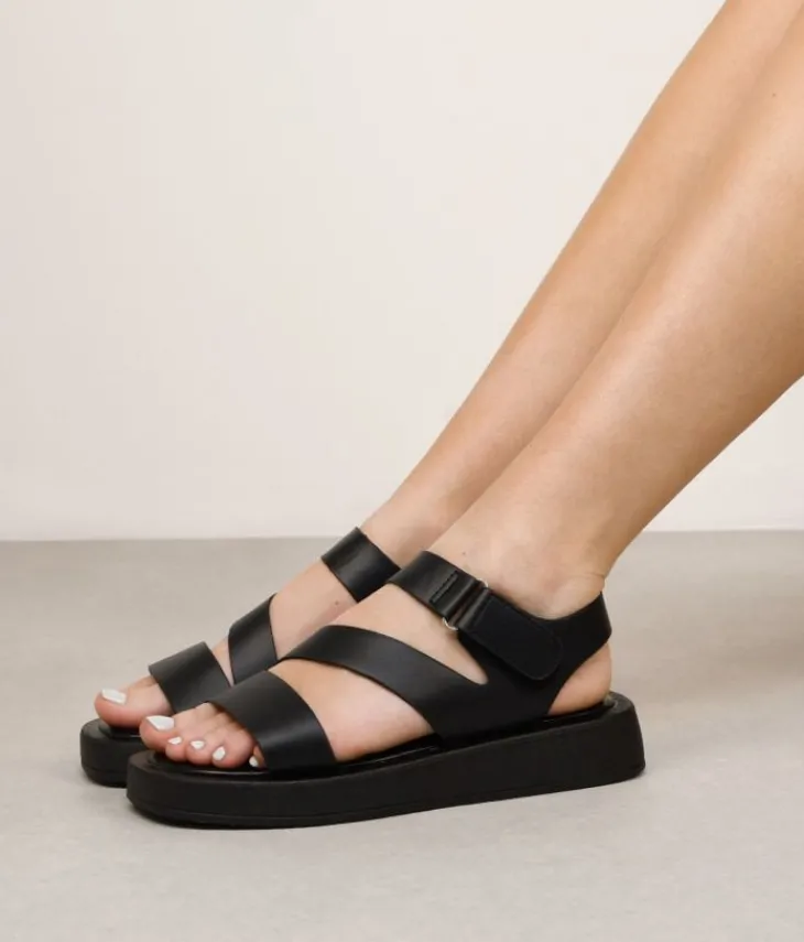Outlet Bosanova Sandalias de plataforma negras con velcro