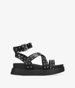 Outlet Bosanova Sandalias de plataforma negras con tachas metálicas