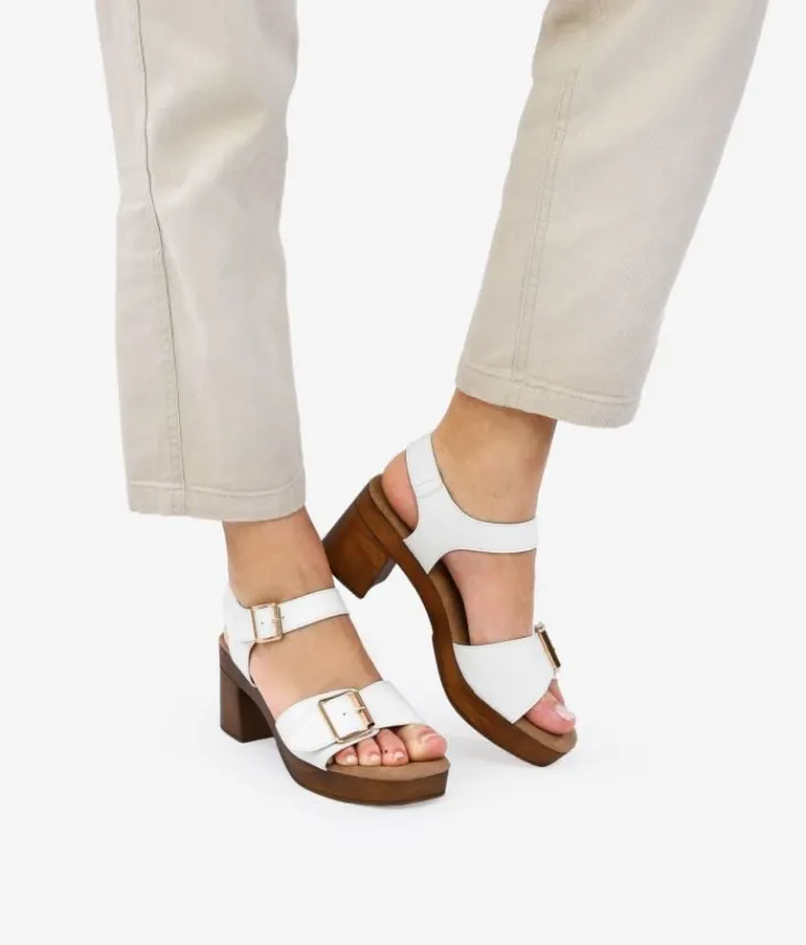 Outlet Bosanova Sandalias de tacón blancas con hebilla metálica
