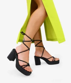 Outlet Bosanova Sandalias de tacón negras con cuerdas