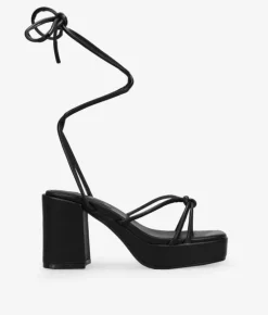 Outlet Bosanova Sandalias de tacón negras con cuerdas