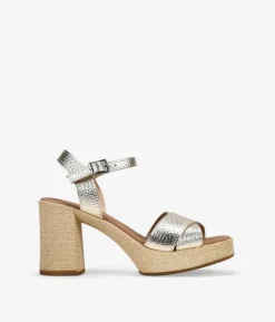 Outlet Bosanova Sandalias doradas en piel con tacón efecto rafia