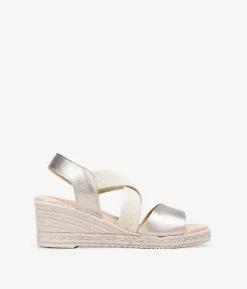 Outlet Bosanova Sandalias doradas en piel con cuña