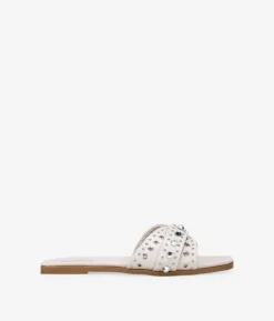 Clearance Bosanova Sandalias planas beige con tachas metálicas