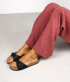Clearance Bosanova Sandalias planas negras con suela de corcho y hebilla