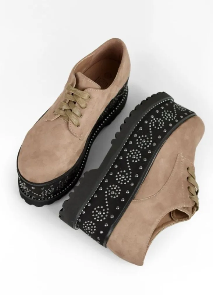 Discount Bosanova Zapatos plataforma taupe con tachas