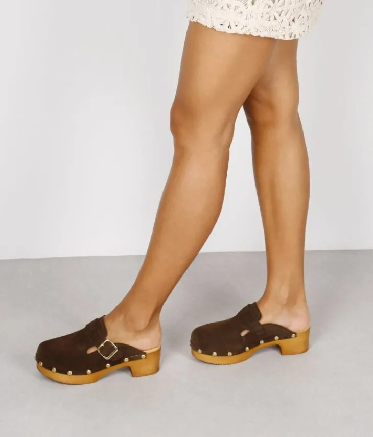 Best Bosanova Zuecos marrones en piel con tachuelas