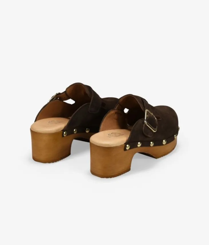 Best Bosanova Zuecos marrones en piel con tachuelas